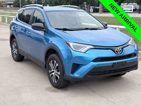 Used 2016 Toyota RAV4 LE FWD image 1