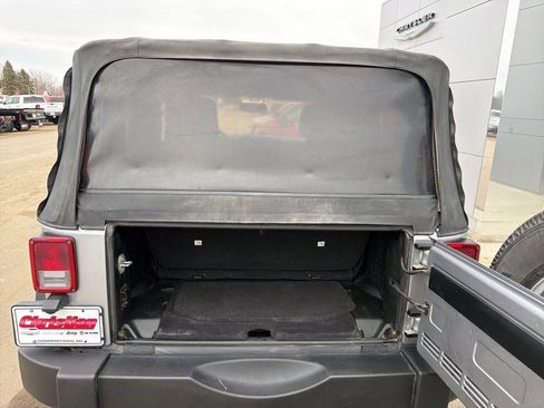 Used 2018 Jeep Wrangler Sport image 10