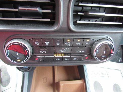 Used 2023 Ford Maverick Lariat w/ Lariat Luxury Package AWD/4WD image 18