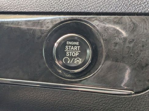 Used 2014 Chrysler Town & Country Touring-L w/ Driver Convenience Group image 17