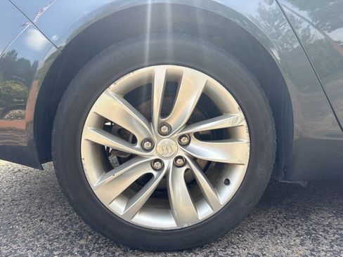 Used 2016 Buick Regal Premium image 9