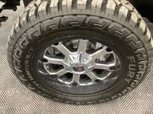 Used 2019 Toyota Tundra Limited w/ Limited Premium Package AWD/4WD image 2