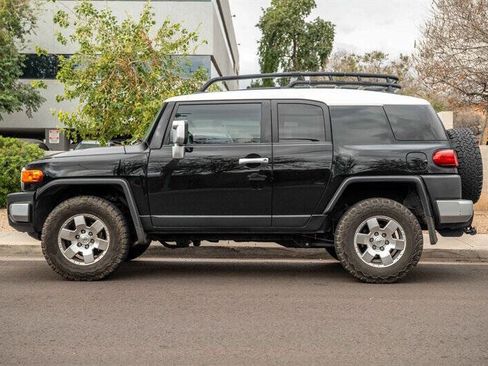 Used 2010 Toyota FJ Cruiser 4WD image 2