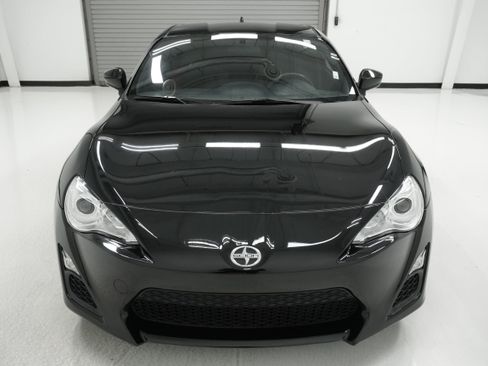 Used 2015 Scion FR-S image 2