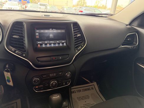 Used 2021 Jeep Cherokee Latitude FWD image 15