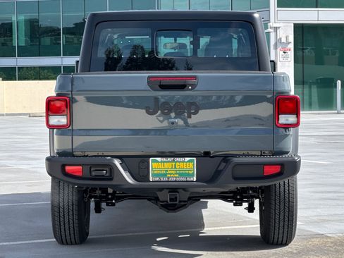 New 2026 Jeep Gladiator Sport AWD/4WD image 5