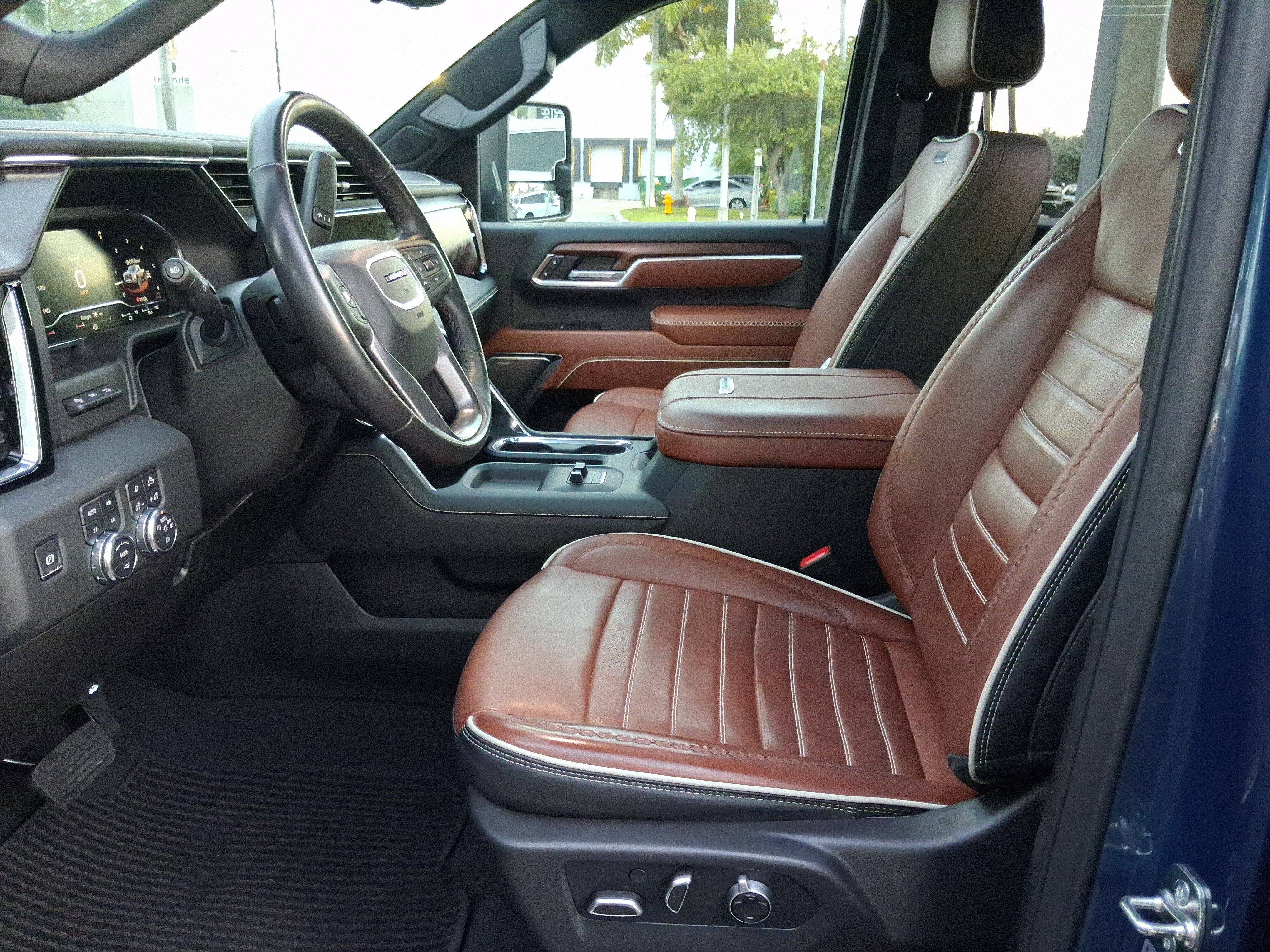 Used 2025 GMC Sierra 2500 Denali Ultimate AWD/4WD image 11