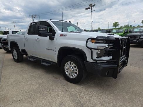 Used 2024 Chevrolet Silverado 2500 LT AWD/4WD image 14