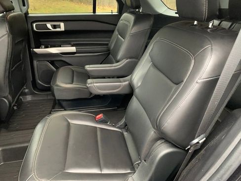 Used 2022 Ford Explorer XLT w/ Equipment Group 202A image 17