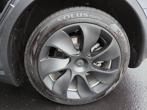 Used 2023 Tesla Model Y Long Range image 14