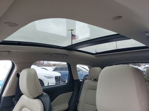 New 2026 Lincoln Corsair Premiere image 11