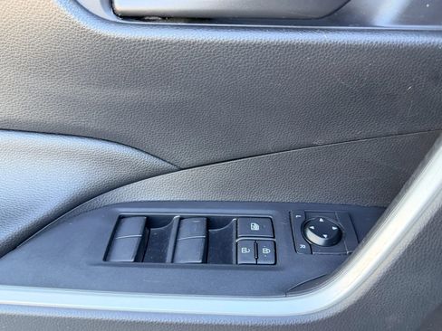 Used 2019 Toyota RAV4 LE image 16