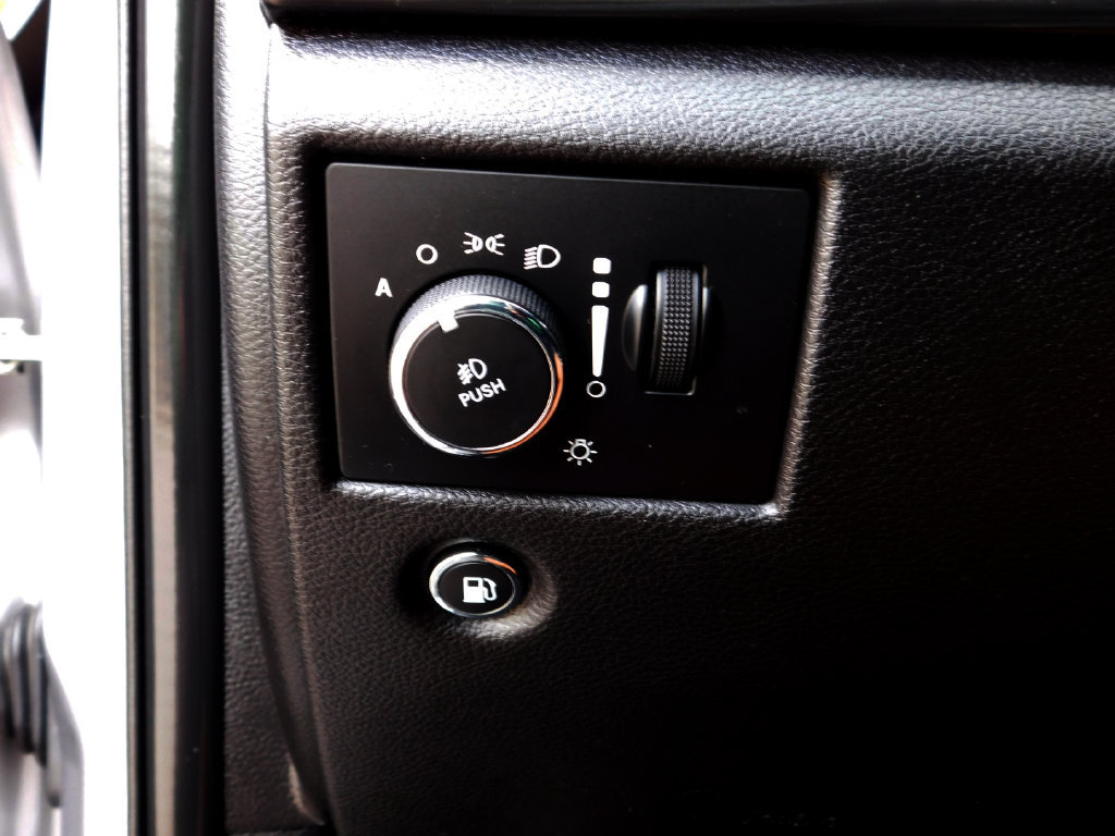 Used 2020 Jeep Grand Cherokee Altitude AWD/4WD image 29