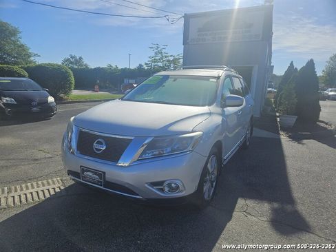 Used 2014 Nissan Pathfinder Platinum w/ Platinum Premium Package image 3