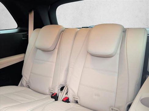 Used 2024 Mercedes-Benz GLS 450 4MATIC image 23