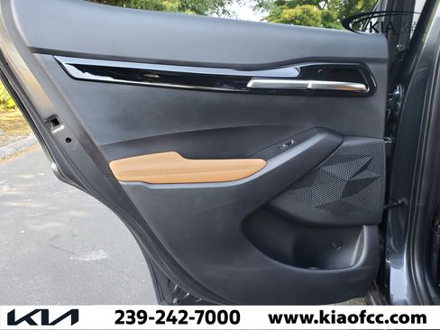 Used 2024 Kia Seltos SX w/ SX Sunroof Package image 13