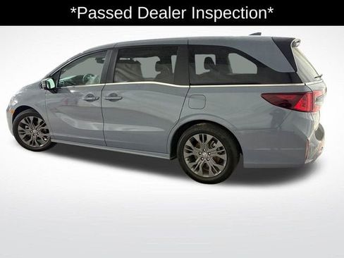 Used 2025 Honda Odyssey Touring image 2