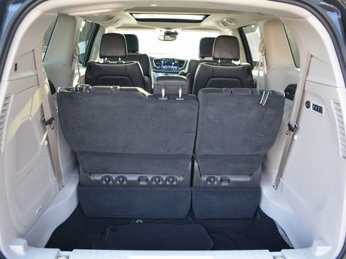 Used 2022 Chrysler Pacifica Limited image 23