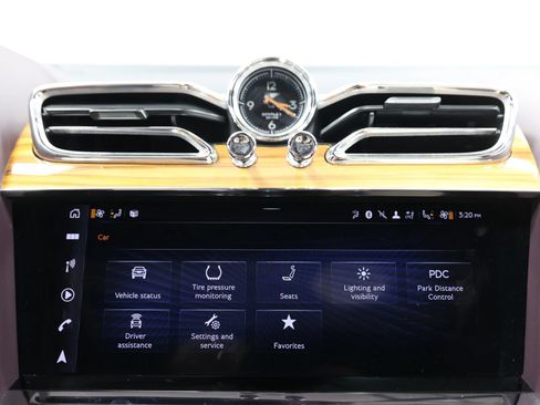 Used 2023 Bentley Bentayga Extended Wheelbase AWD/4WD image 45