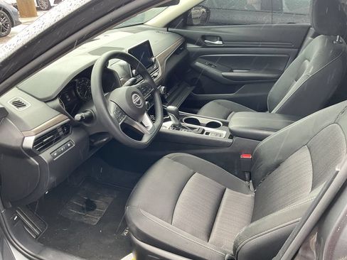Used 2024 Nissan Altima 2.5 SV AWD/4WD image 8