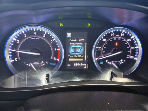 Used 2019 Toyota Highlander XLE image 11