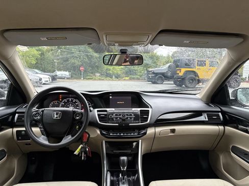 Used 2017 Honda Accord LX image 22
