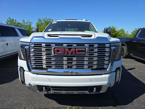 New 2026 GMC Sierra 3500 Denali w/ Denali Reserve Package AWD/4WD image 8