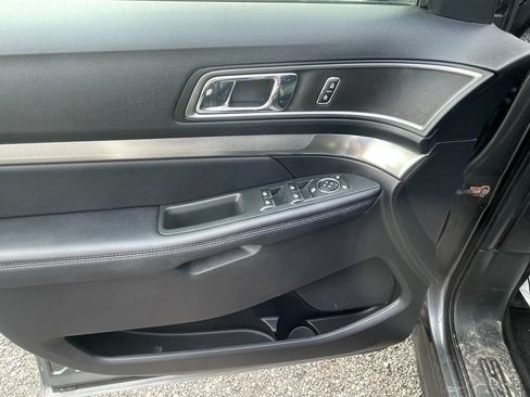 Used 2019 Ford Explorer XLT w/ Equipment Group 202A AWD/4WD image 11