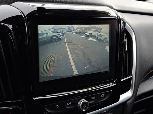 Used 2019 Chevrolet Traverse LT image 16