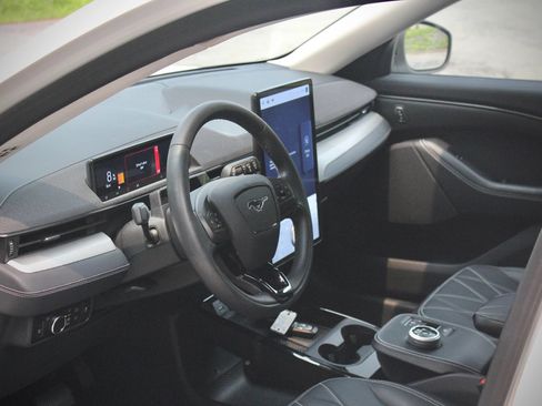 Used 2023 Ford Mustang Mach-E Select RWD image 12