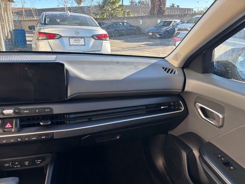 Used 2025 Kia K4 LXS image 35