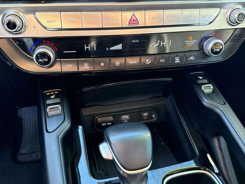 Used 2024 Kia Telluride S image 16