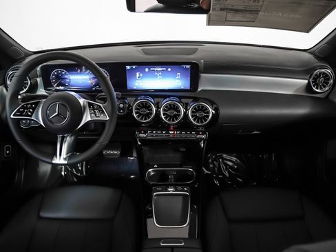 New 2025 Mercedes-Benz CLA 250 4MATIC image 9