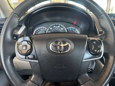 Used 2014 Toyota Camry XLE FWD image 19