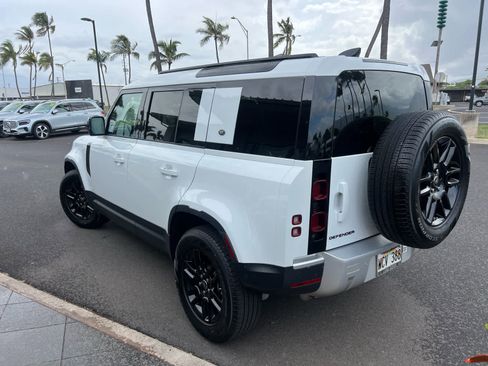 Used 2020 Land Rover Defender 110 SE image 5