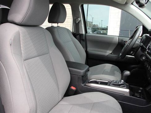 Used 2022 Toyota Tacoma SR5 w/ Technology Package image 11