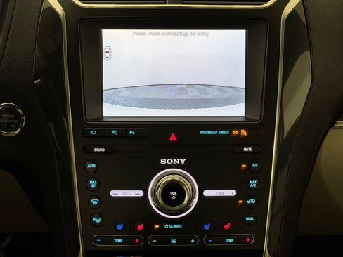Used 2019 Ford Explorer Limited w/ Ford Safe & Smart Package FWD image 18