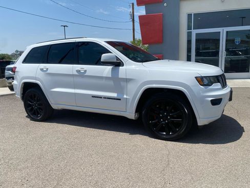 Used 2019 Jeep Grand Cherokee Altitude RWD image 2
