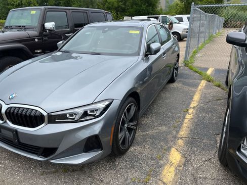 Used 2024 BMW 330i xDrive Sedan w/ Premium Package AWD/4WD image 4