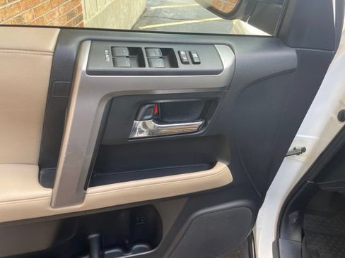 Used 2022 Toyota 4Runner SR5 Premium w/ Moonroof Package AWD/4WD image 22