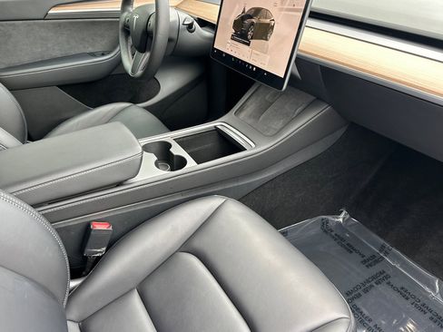 Used 2023 Tesla Model Y Long Range image 18