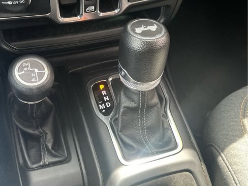 Used 2024 Jeep Wrangler Unlimited Sahara AWD/4WD image 36