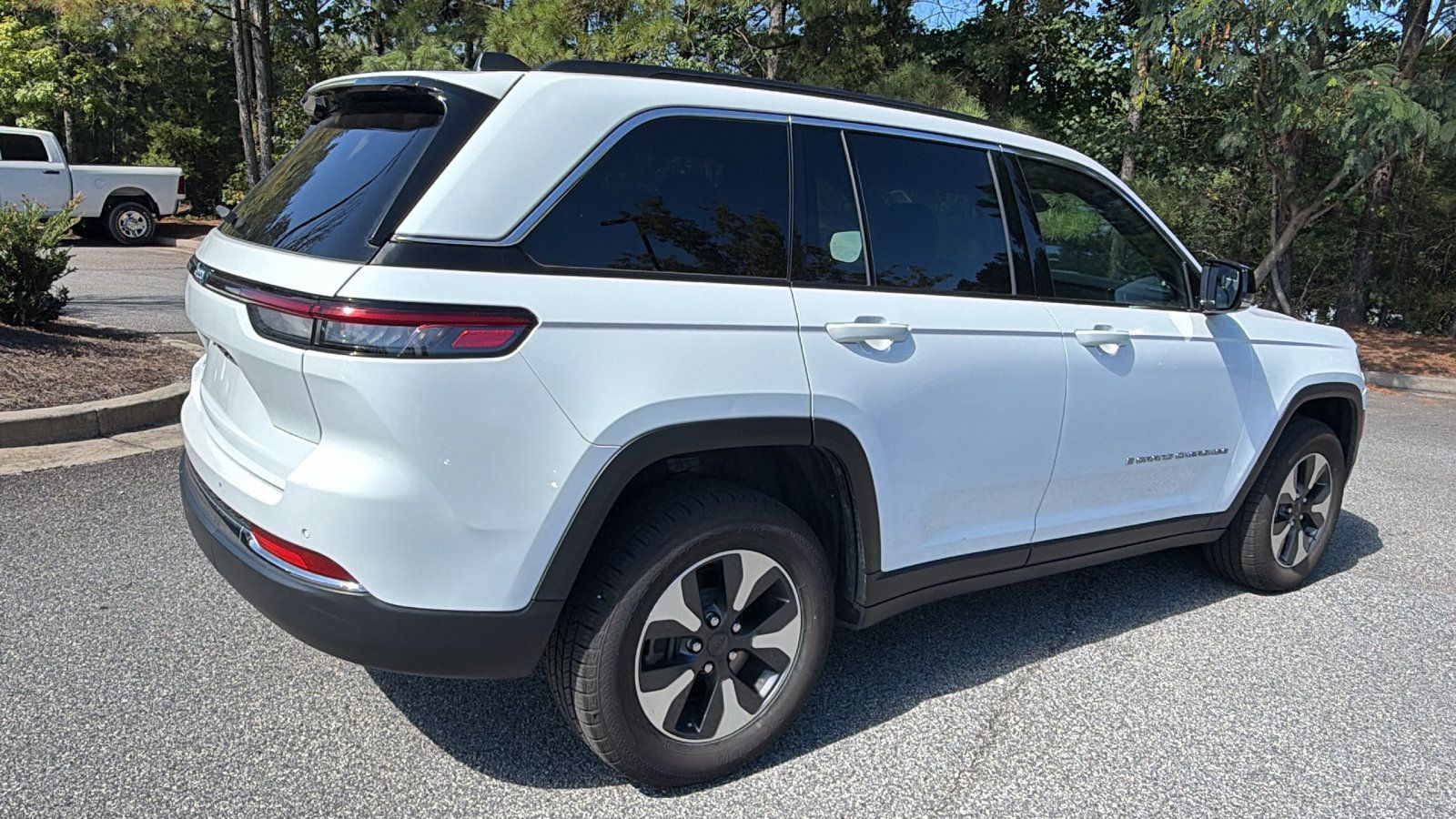 Used 2024 Jeep Grand Cherokee Limited 4xe AWD/4WD image 8