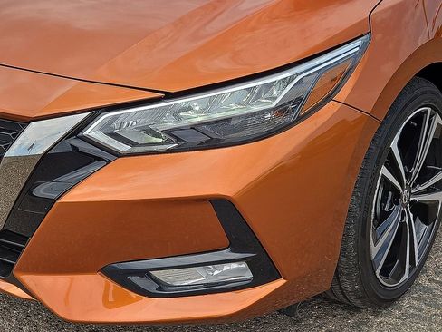 Used 2021 Nissan Sentra SR w/ Lighting Package image 10