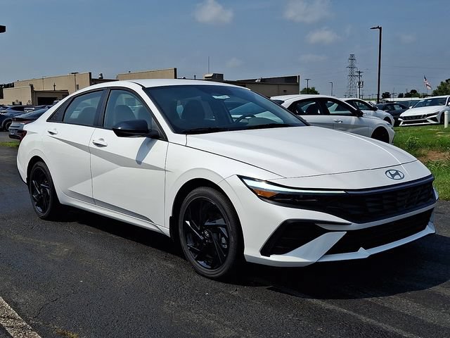 New 2026 Hyundai Elantra SEL FWD image 1