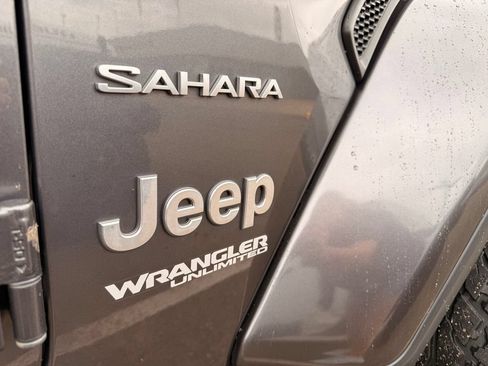 Used 2018 Jeep Wrangler Unlimited Sahara AWD/4WD image 31