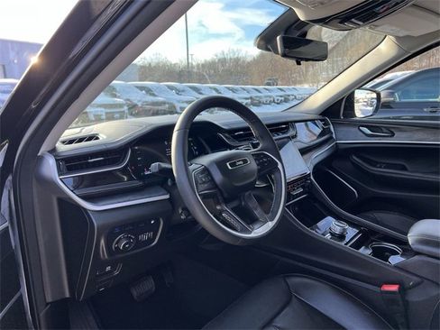 Used 2022 Jeep Grand Cherokee Limited 4xe w/ Luxury Tech Group II image 10