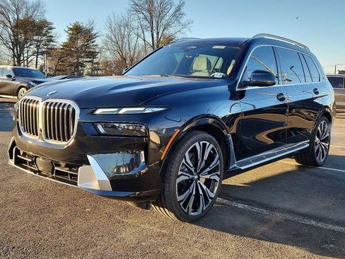 Used 2023 BMW X7 xDrive40i w/ Executive Package image 3
