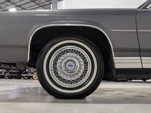 Used 1988 Ford LTD Crown Victoria RWD image 28