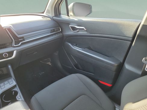 Certified 2024 Kia Sportage LX FWD image 11